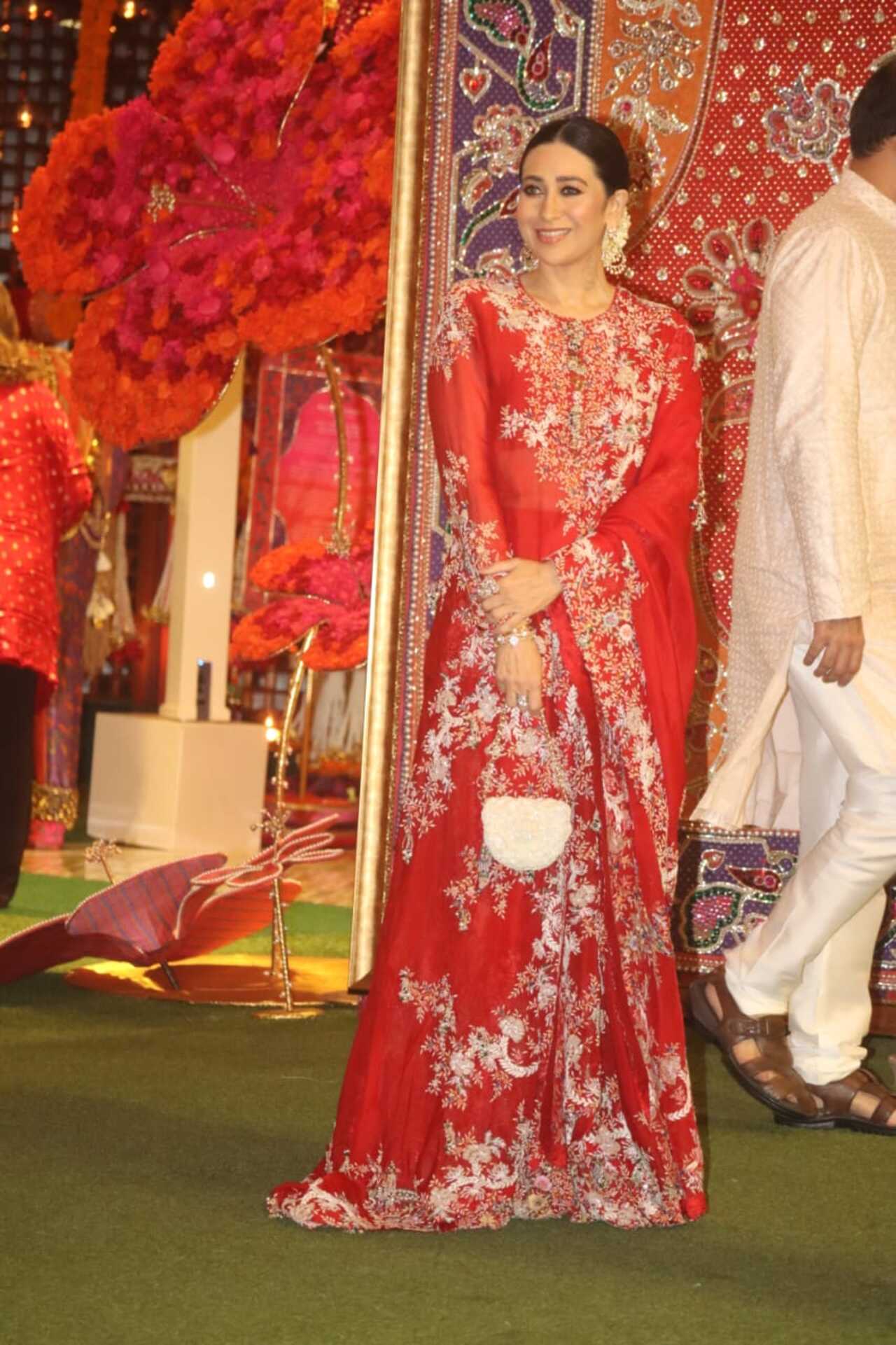 Karisma Kapoor looked gorgeous in red